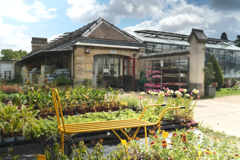 entrée de l'espace de vente du jardin-école