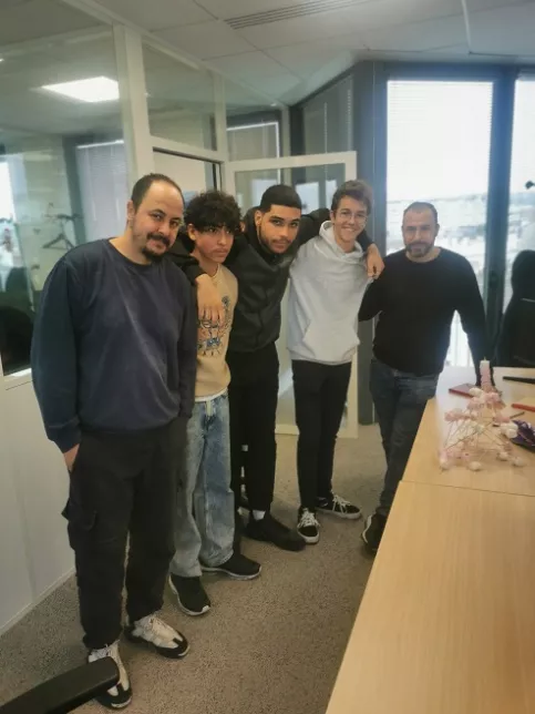 Jeunes et formateurs ensemble 