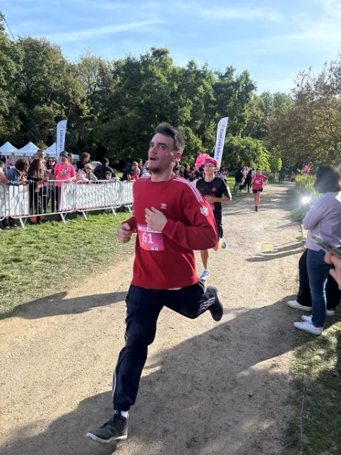 Jeune en train de courir