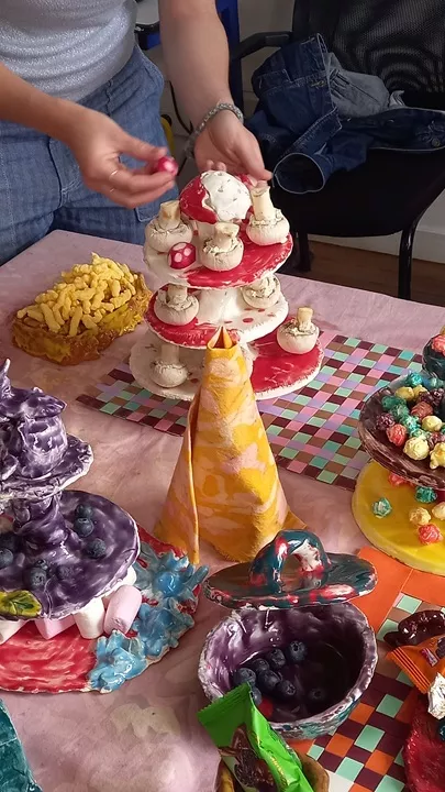 Plateaux en terre cuite emaillée pour le "banquet"