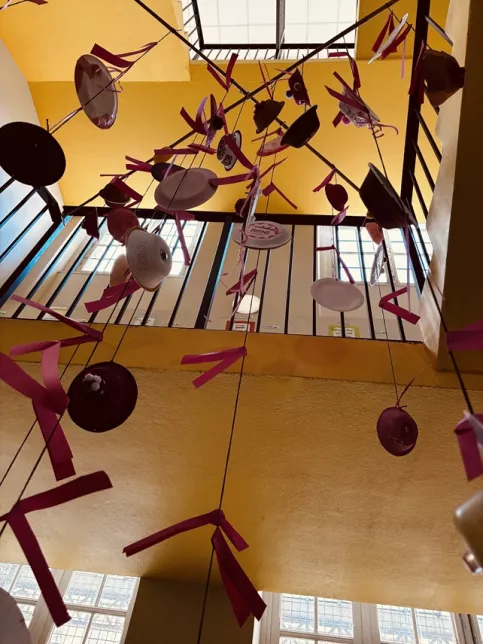 Décoration dans l'escalier