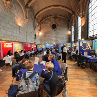 Vue d'ensemble des stands