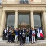 Les élèves devant l'Elysée